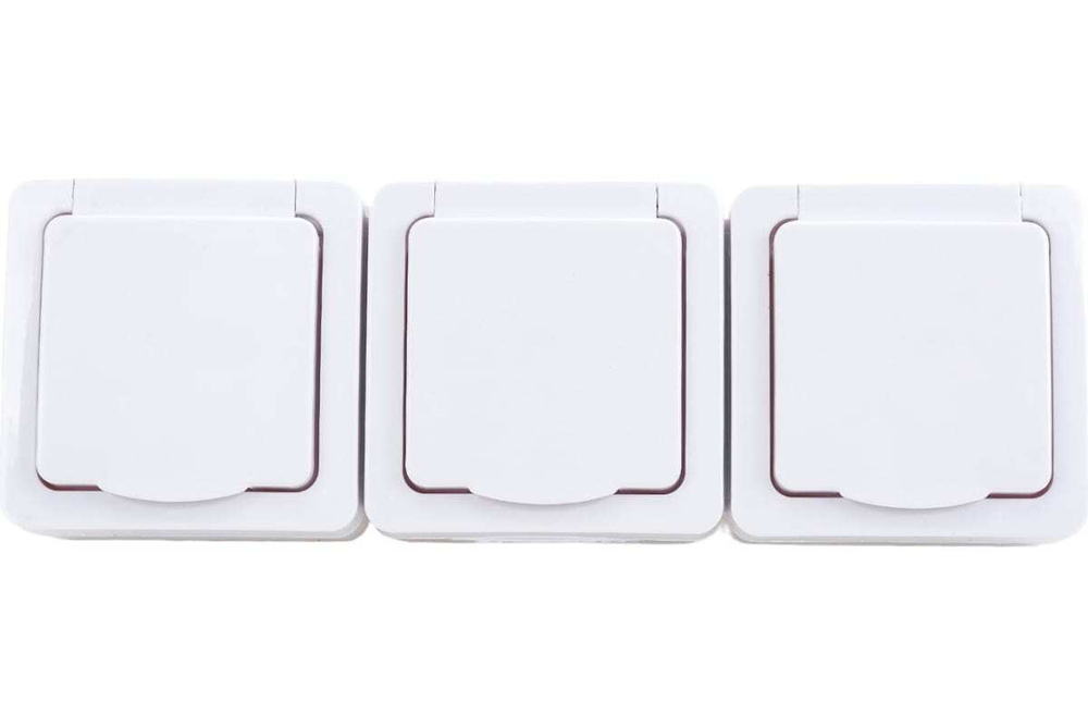 Розетка 3-местная для открытой установки РСб23-3-ГПБб с заземлением IP54 ГЕРМЕС PLUS белый IEK