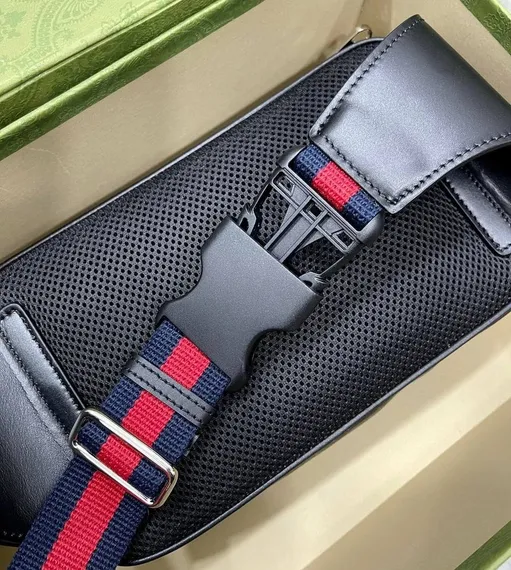 Поясная сумка Gucci GG Supreme