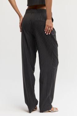 Брюки бананы в полоску темно-серого цвета