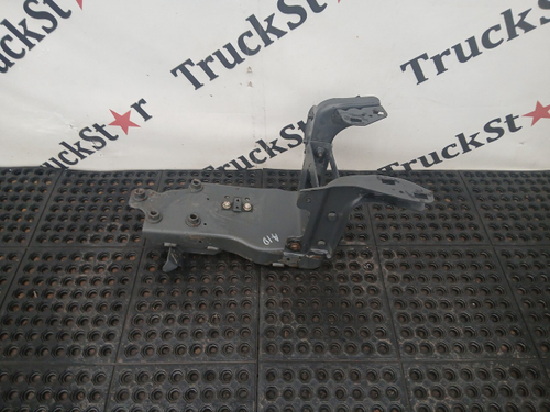 Кронштейн подножки правый