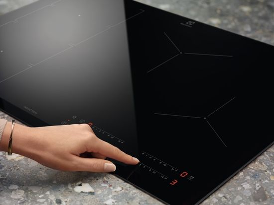 Индукционная варочная панель Electrolux IPES 6452 KF SenseBoil