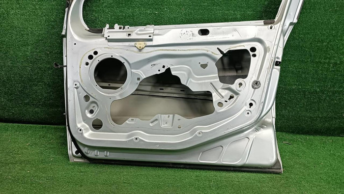 Дверь передняя правая Peugeot 308 1 (2007-2015)