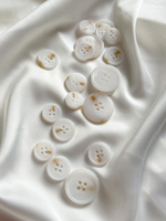 Пуговицы Белые На Прокол3 с бежевыми прожилками