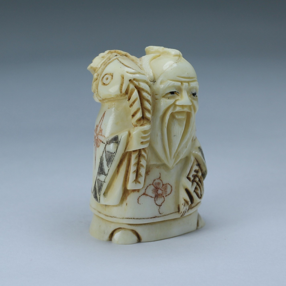 Нэцкэ Дзюродзин с рыбой на плече старый