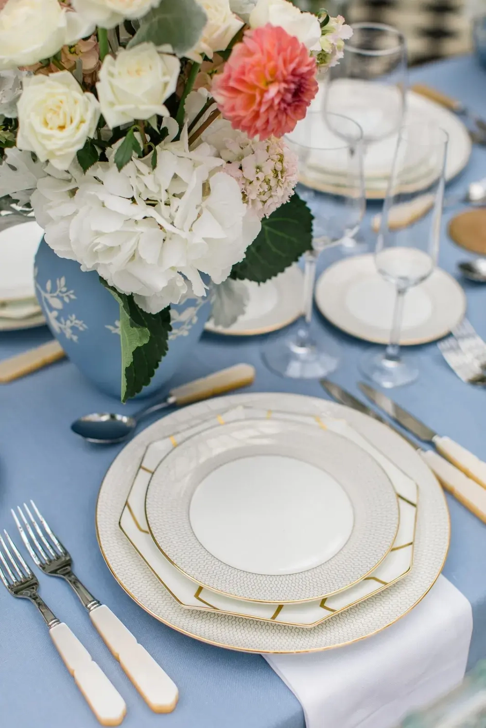Wedgwood Тарелка Gio Gold 23 см восьмиугольная белая