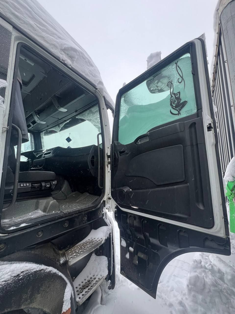 SITRAK C7H 6x4 Седельный тягач ZZ4256V364HE (Дизельный, 10,5 л, 441 л.с., MT)