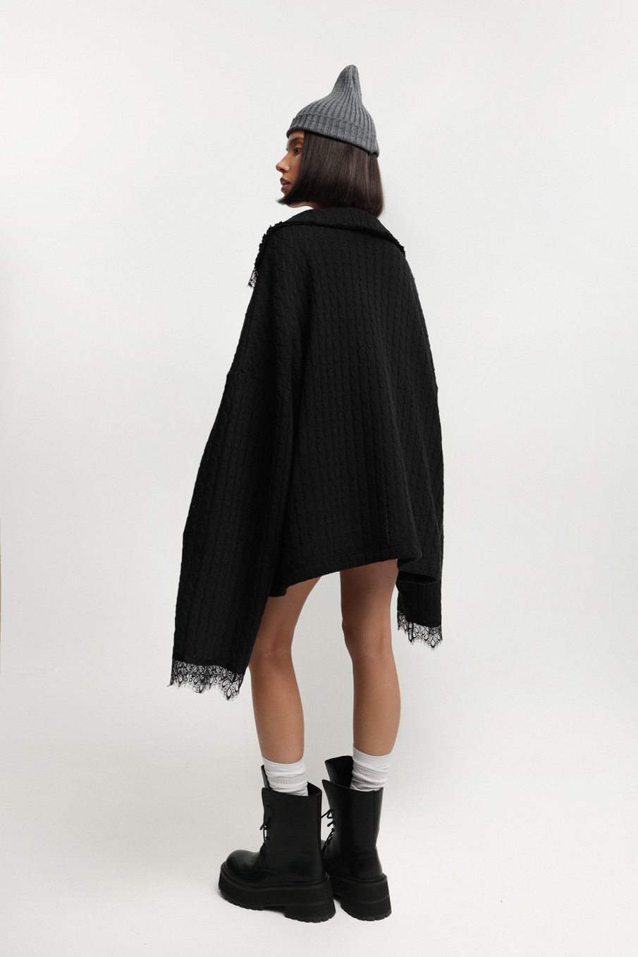 Джемпер с кружевом