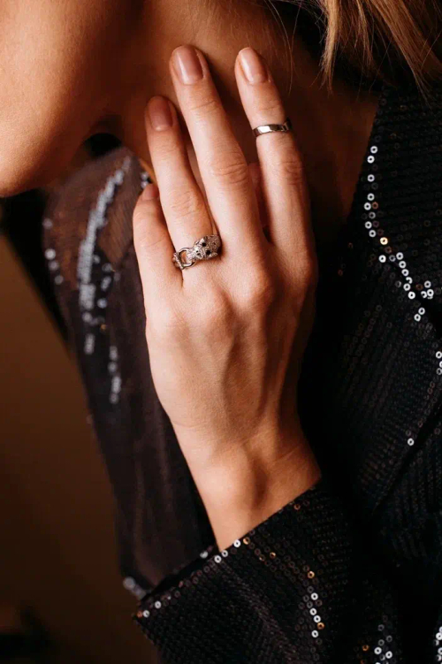 Кольцо "Пантера" с россыпью циркония