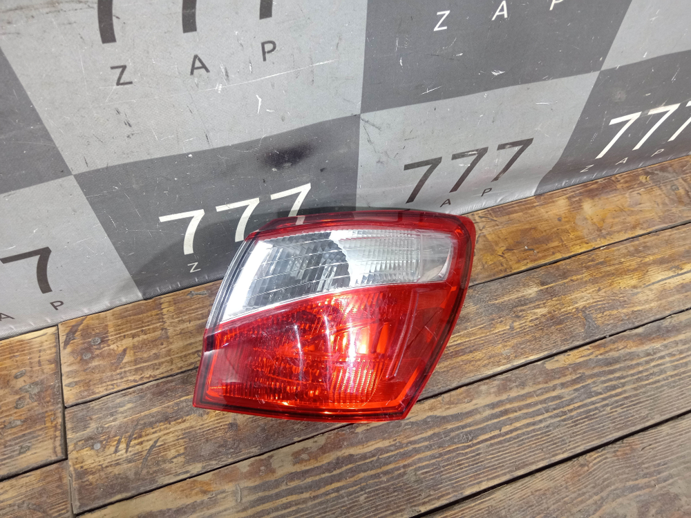 Фонарь задний правый Nissan Qashqai 1 (J10) 10-13 Б/У Оригинал 26554BR00A