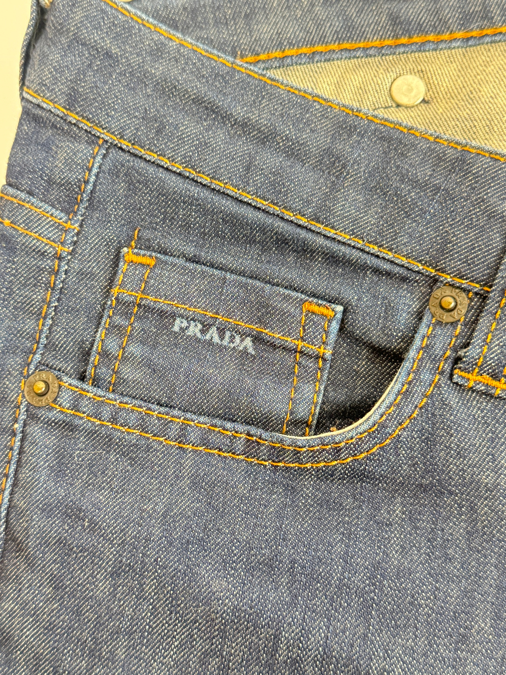 Джинсы Prada