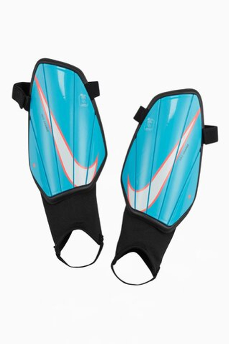 Футбольные щитки Nike Charge