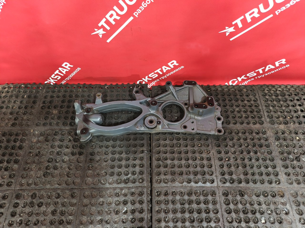 Кронштейн буксировочный левый 2020г