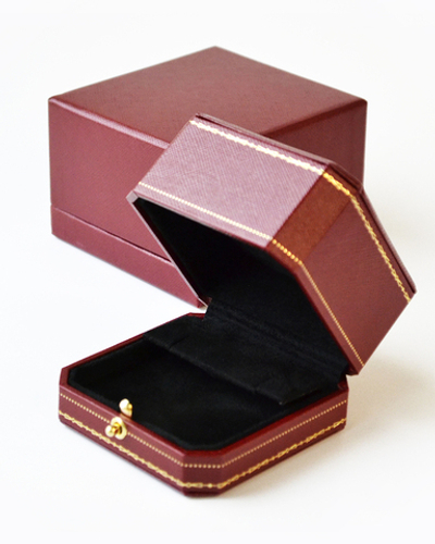 Футляр с оклейкой, серия "СЕРДЦЕЕДКА", 75х75х52 мм