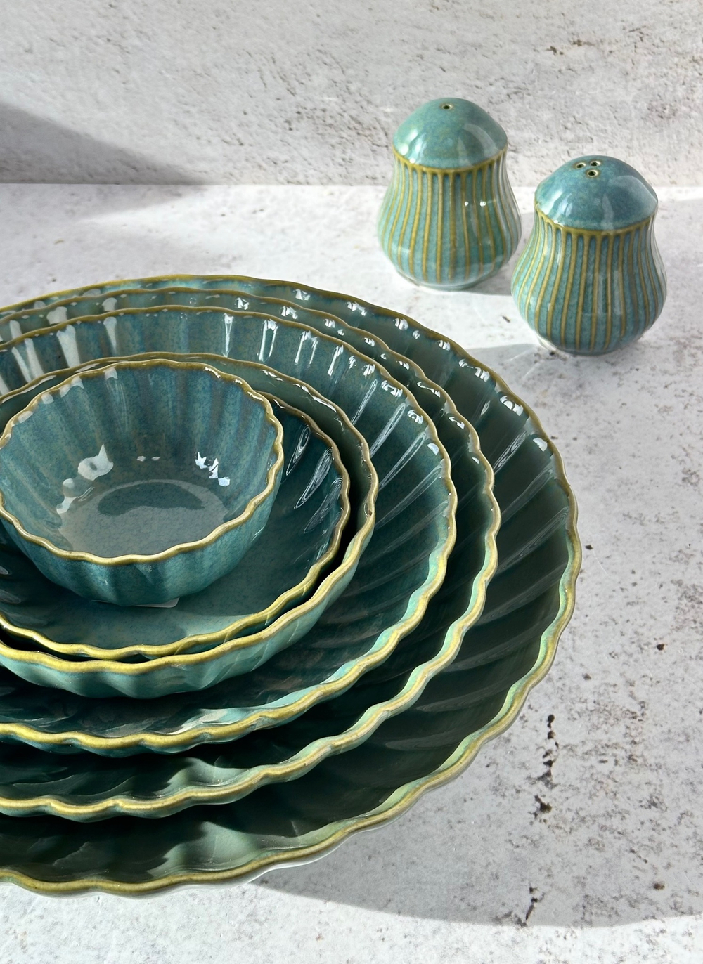 СОЛОНКА "Corone Calypso"