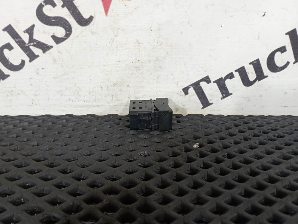 Кнопка аварийной сигнализации