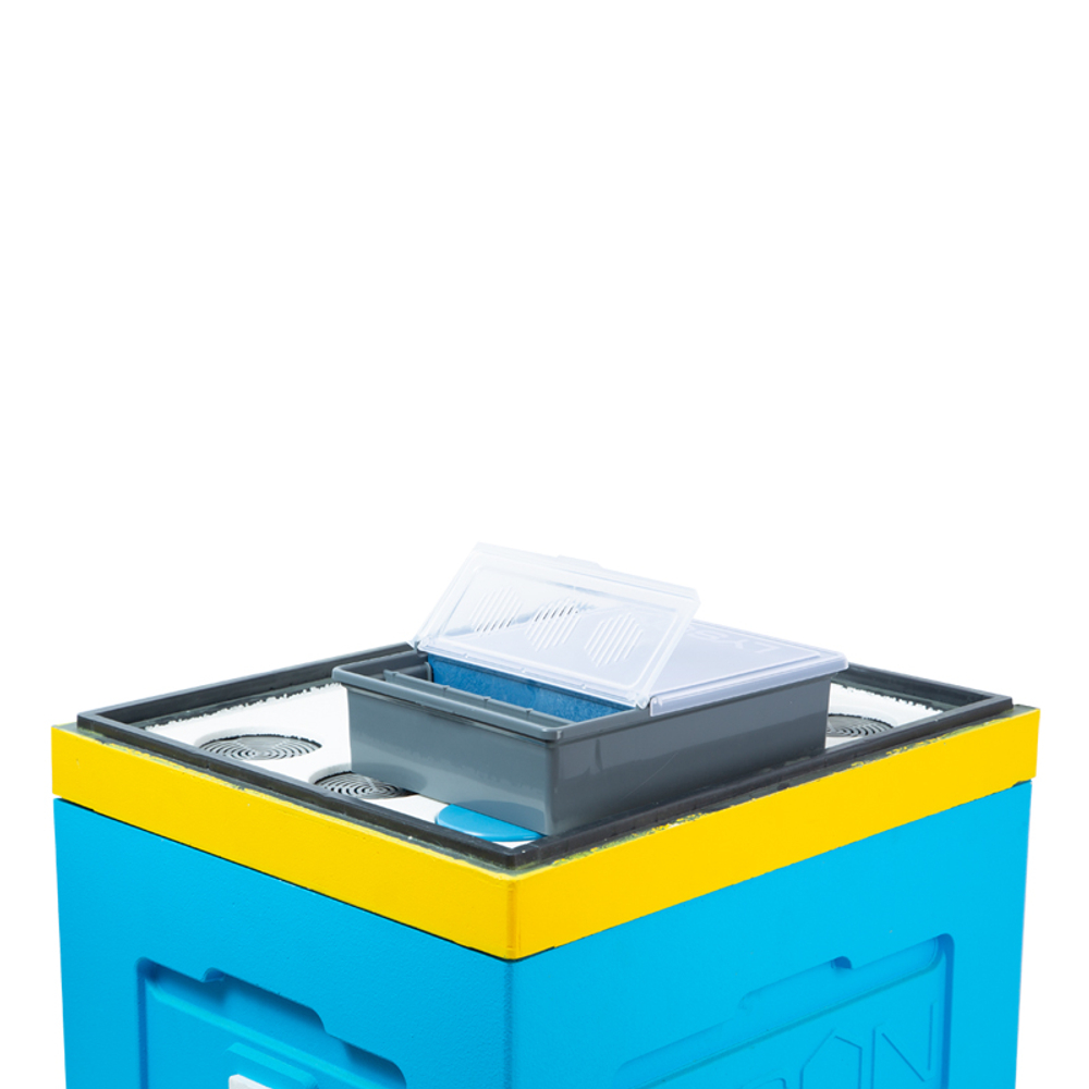 Кормушка пластиковая, 2,4 л (Лысонь Вологда)