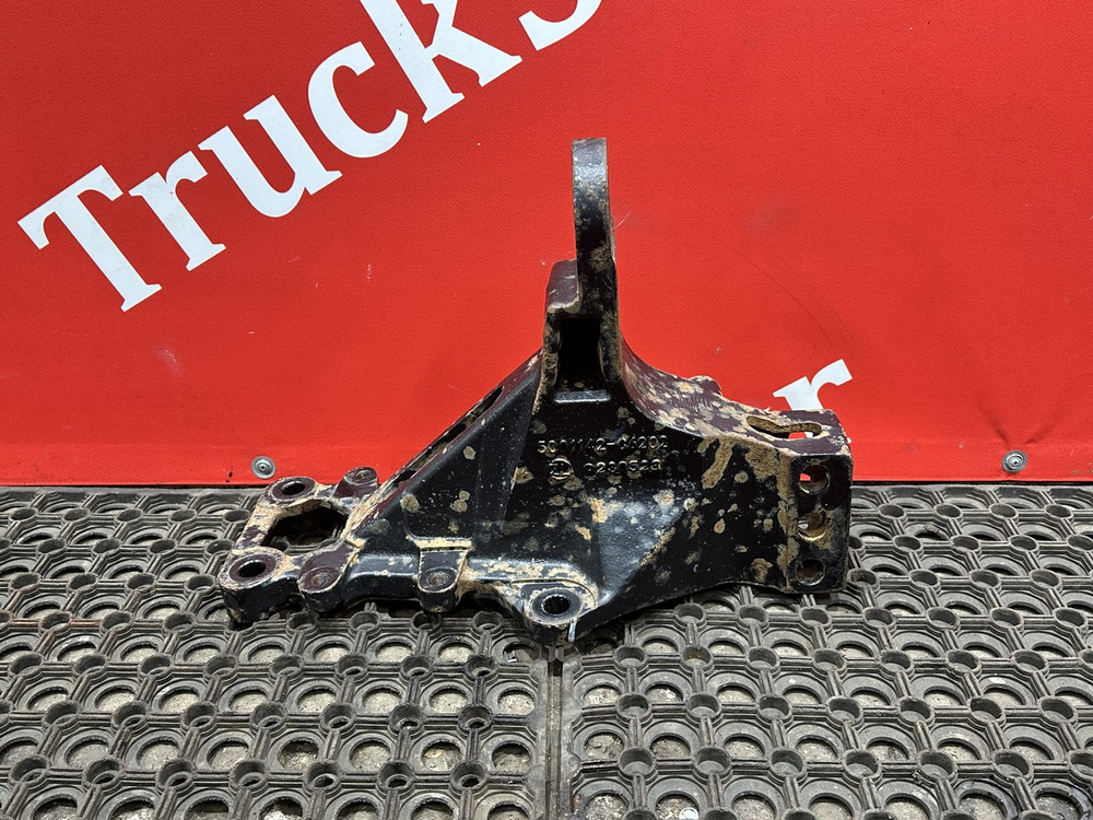 Кронштейн задней подвески кабины правый 2023г.