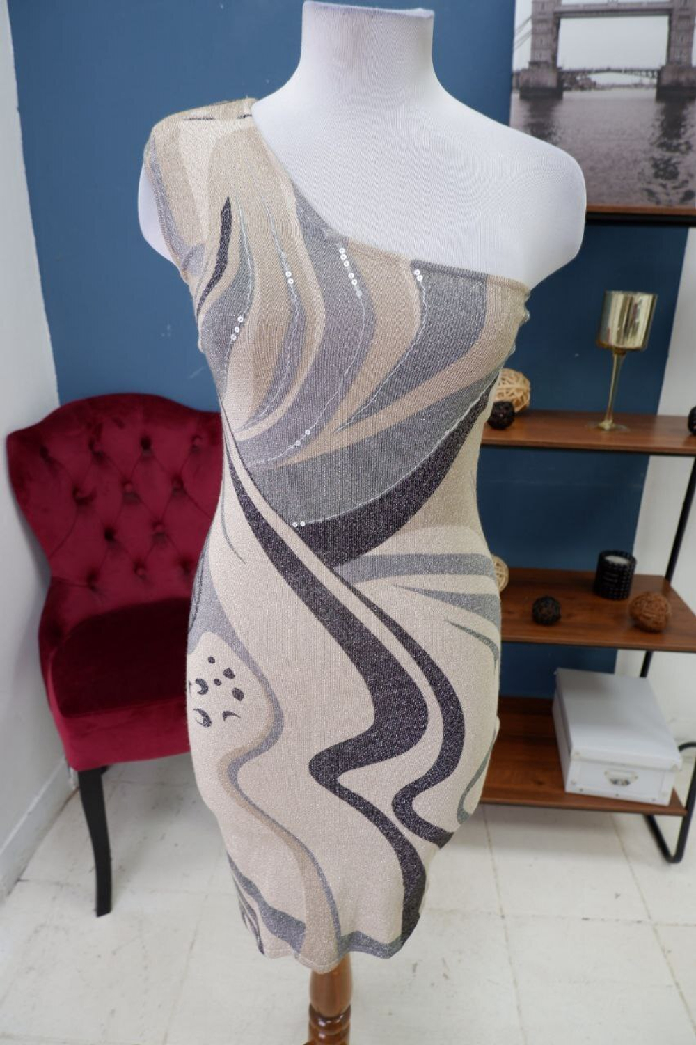 Платье Oggi через одно плече 44 размер