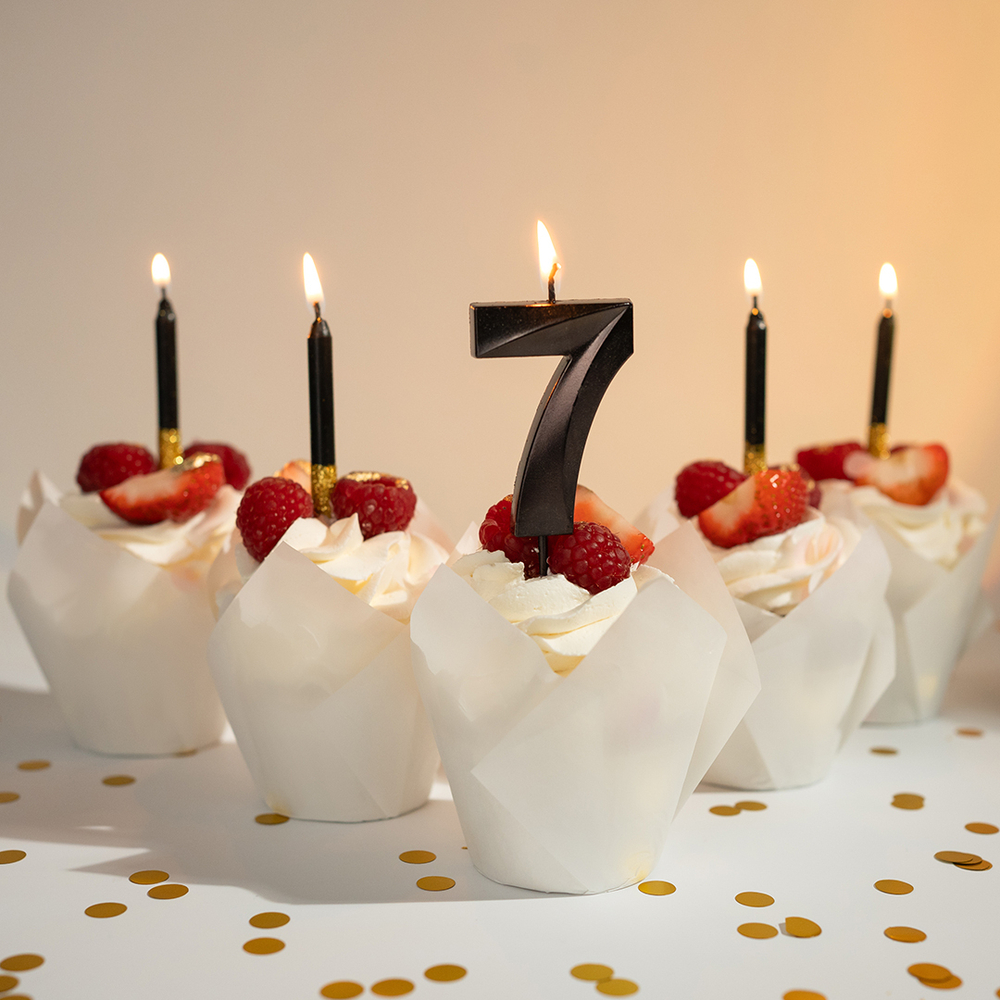 Свечи-цифры на торт в черном цвете 10,5 см с держателем