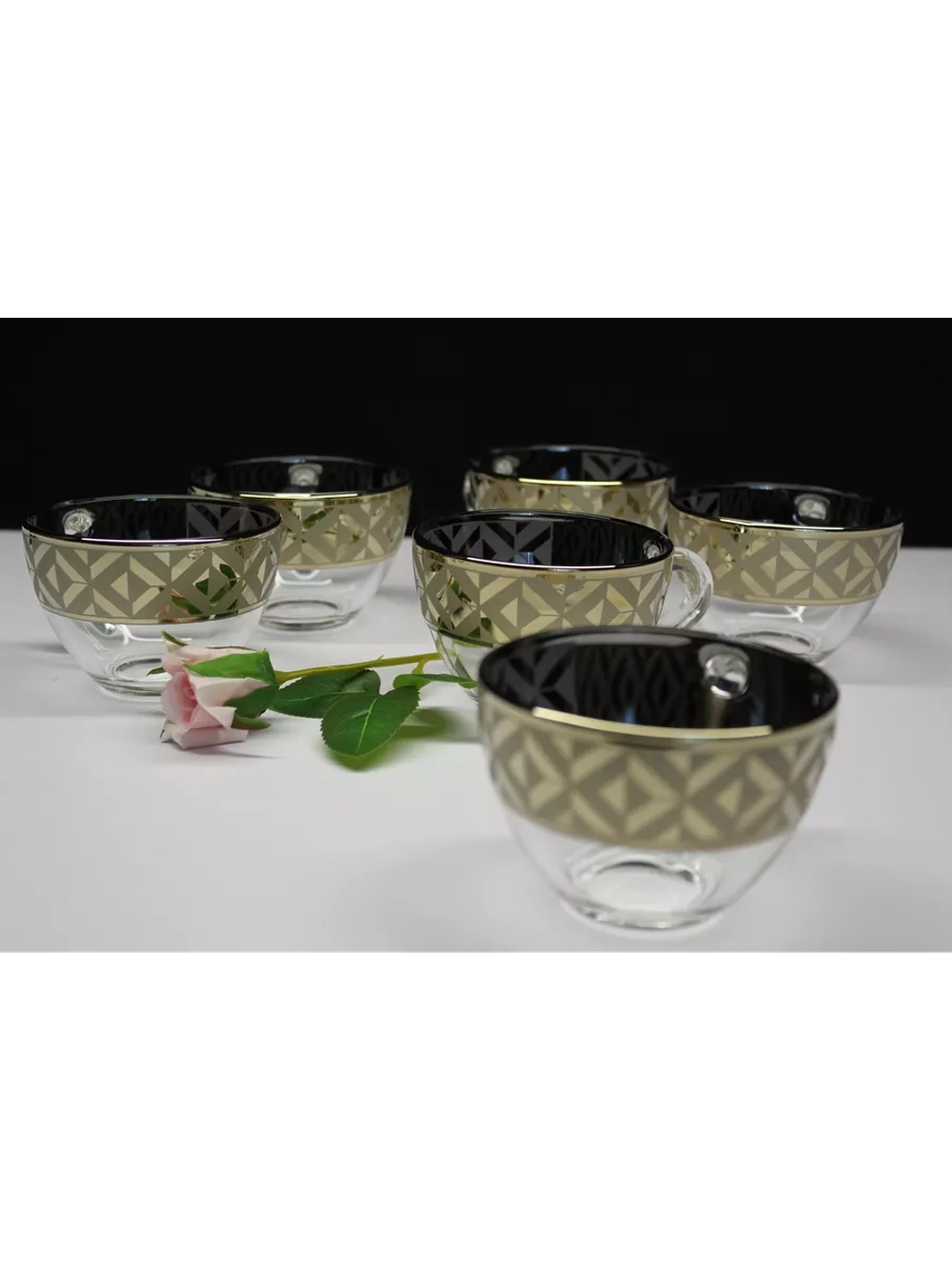 Набор кружек для чая и кофе.