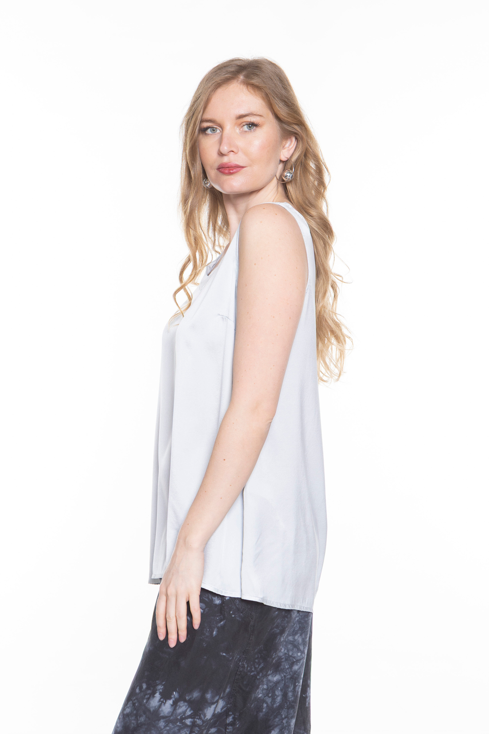 ТОП С V-ОБРАЗНЫМ ВЫРЕЗОМ