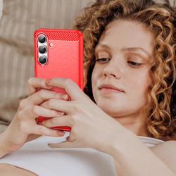 Чехол красного цвета с дизайном под карбон на Samsung Galaxy S25 FE, серия Carbon от Caseport