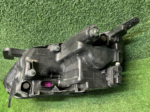 Фара правая Geely Coolray (2019-2024) LED