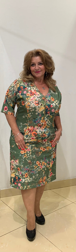 Нарядное летнее трикотажное платье с цветами