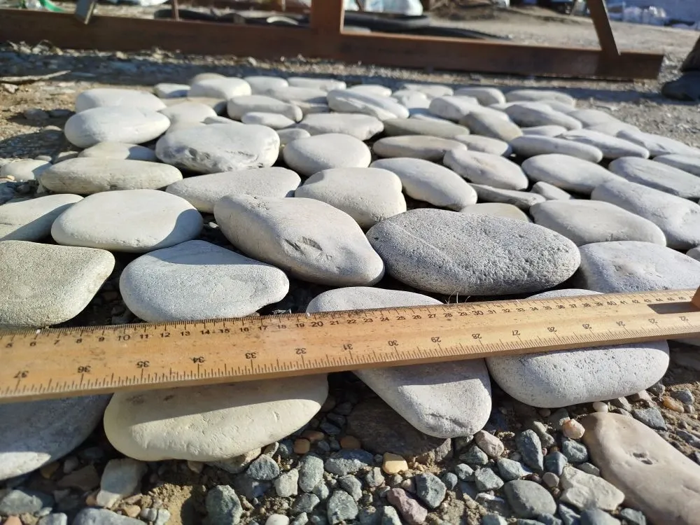 Черноморский булыжник 70-120 мм длиной и 30-40 мм толщиной