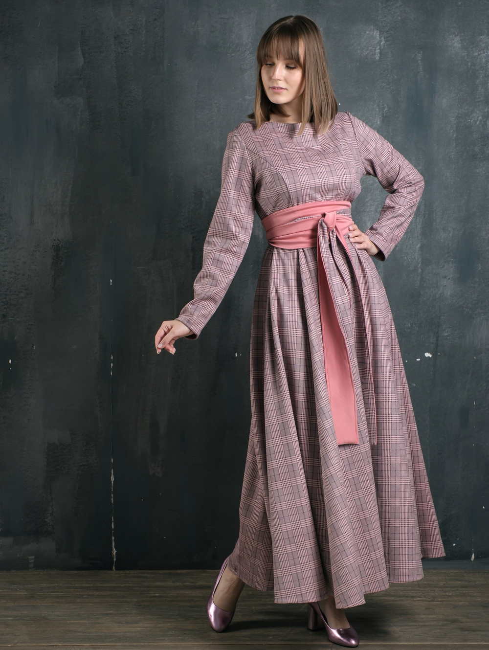 Платье с кушаком /персик клетка