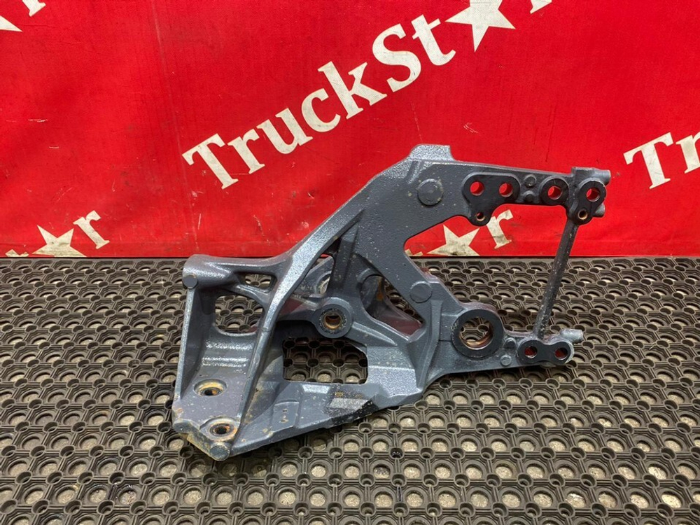 Кронштейн рессоры передней правый 2019г.