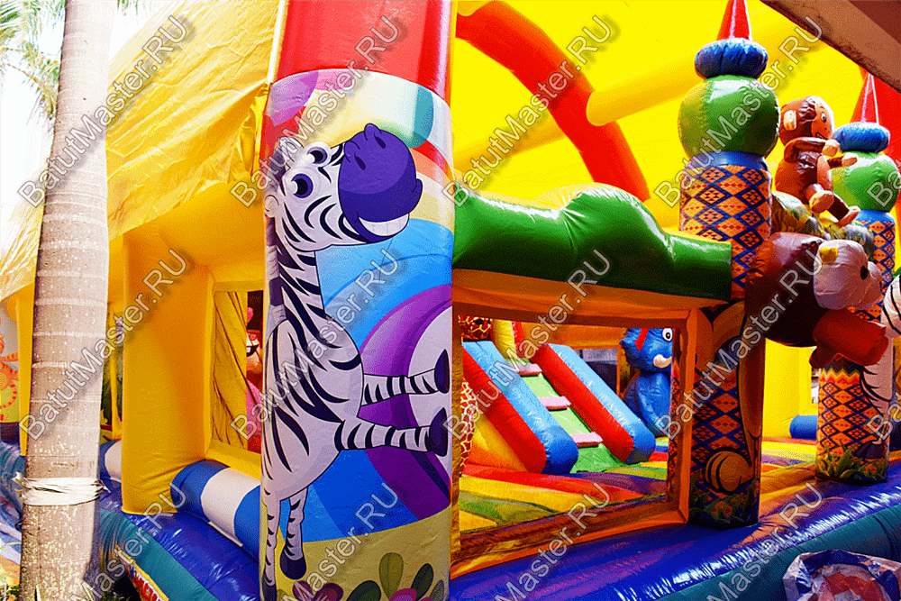 Надувной батут "Зверята с крышей 3" со скалодромом, 11*7*6 м