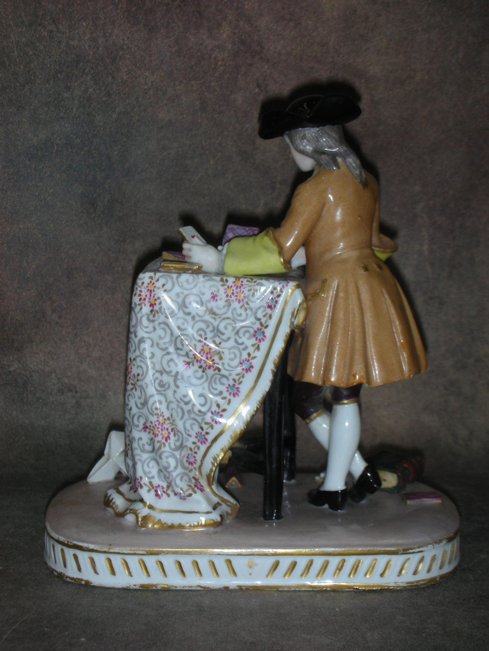 Статуэтка. Фарфор. Карточный домик. Франция