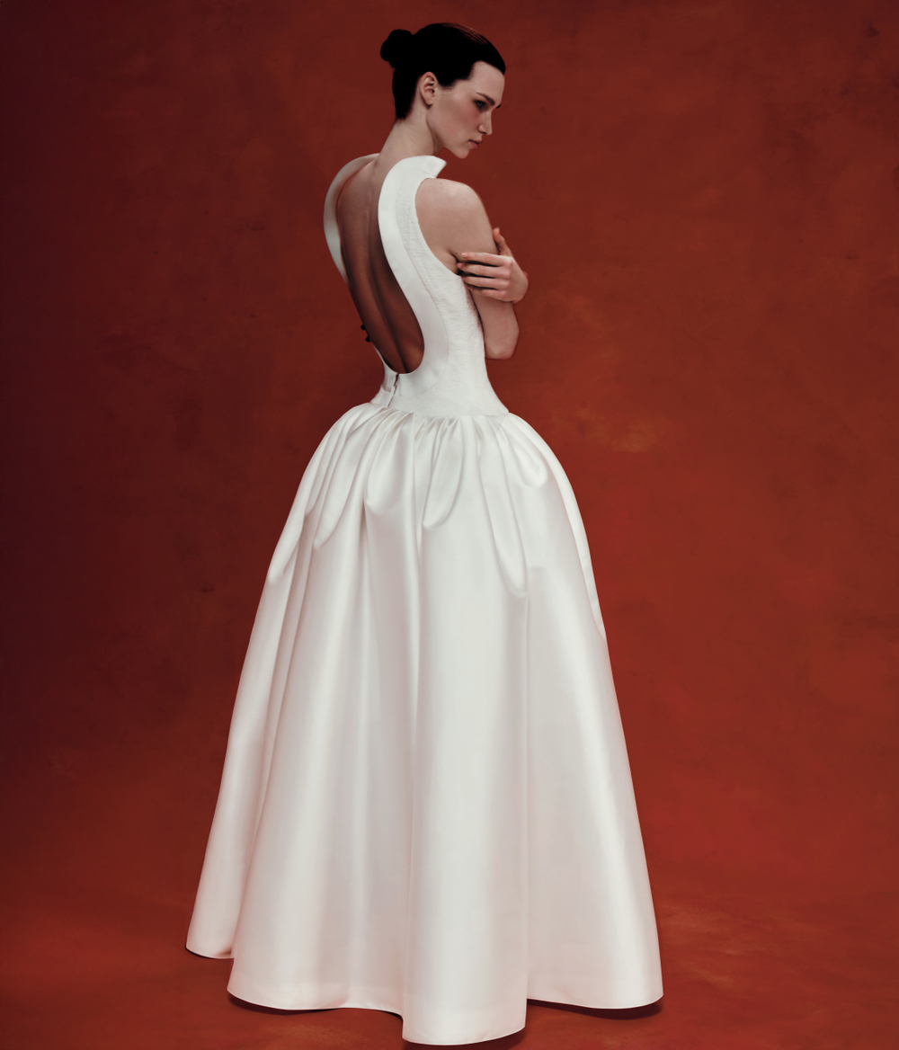 Платье макси из крепа и атласа с объемной юбкой