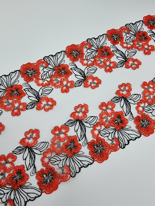 Вышивка на сетке с красно-оранжевыми цветами К663