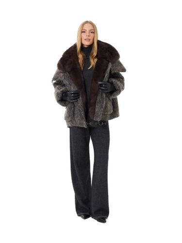 Шоколадный шерстяной пуховик с меховым воротником