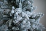 Заснеженная ель с гирляндой «Россо» холодный свет (Литая+пвх) 120 см / 1,2 м