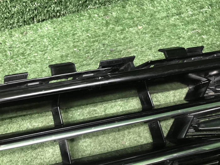 Решетка перед бампера VW Touareg 2 NF 14-18 R-Line