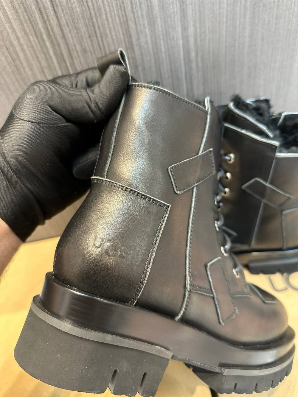 UGG