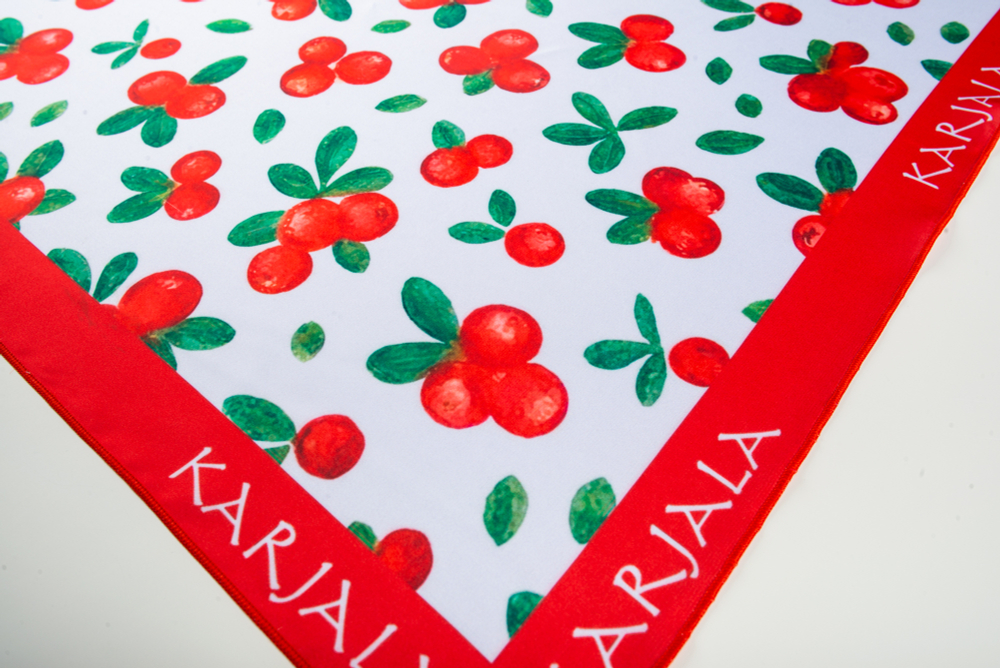 Шейный платок «Карельская брусника», 70×70 см