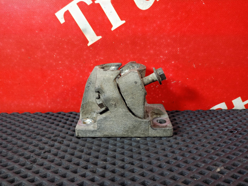 Кронштейн крыла заднего