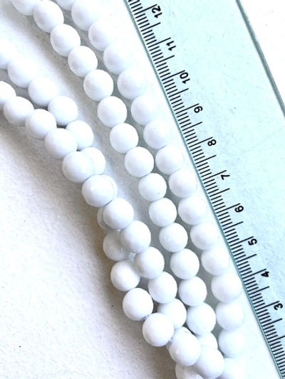 82210 Агат белый (имит.) граненый, 8мм, нить 40см