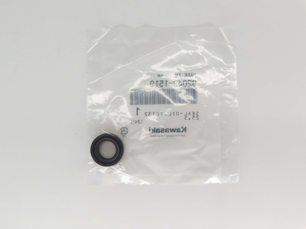 Сальник вала КПП Kawasaki ER-4N ER-6N Ninja 400R 650 Versys 650 92049-1519