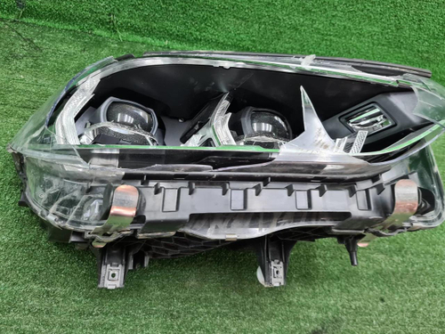 Битая Фара правая BMW X3 G01 (2017-2021) Adaptive LED