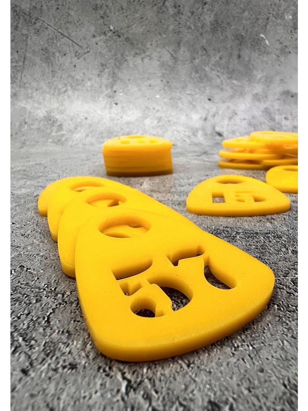 Номерки для гардероба прорезные акрил