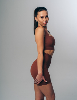 Костюм с базовым топом и велосипедками с волнообразными краями