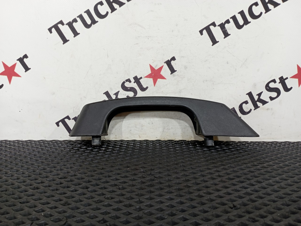 Ручка решетки радиатора правая