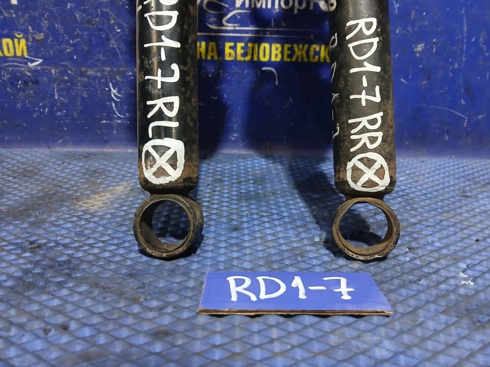 Стойка задняя правая Honda CR-V 1996