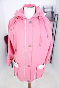 Ветровка свободного кроя, визуально на 52 размер