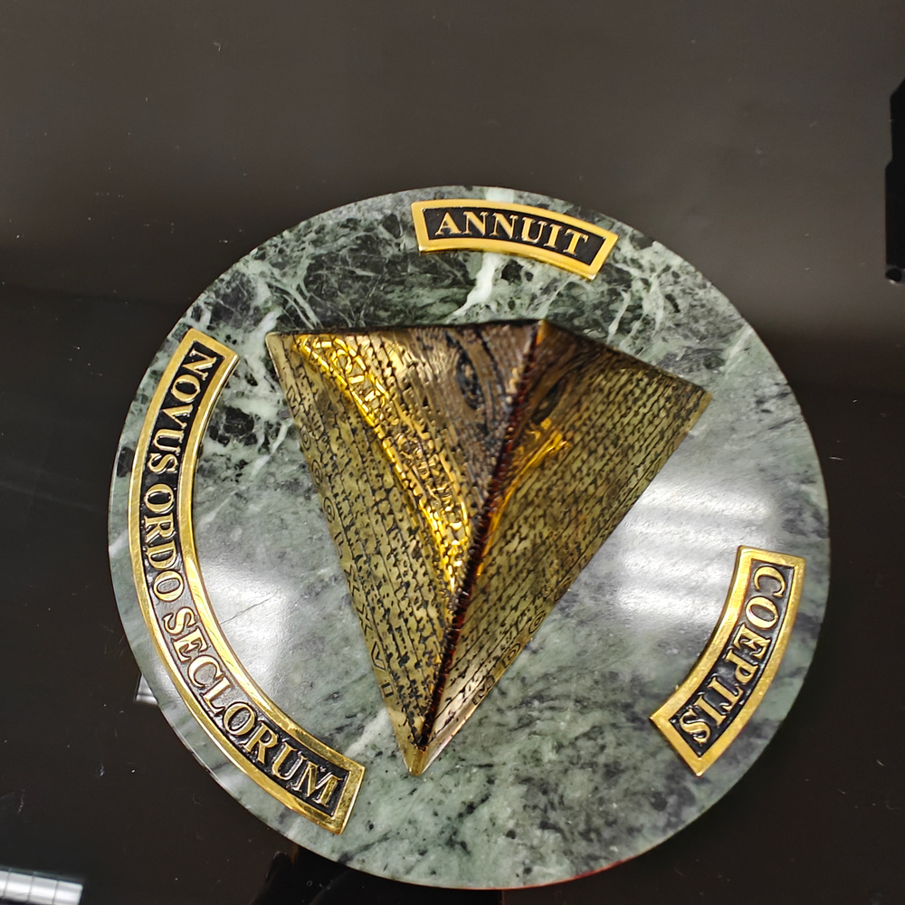 Сувенир "Пирамида" на привлечение счастья и богатства большая